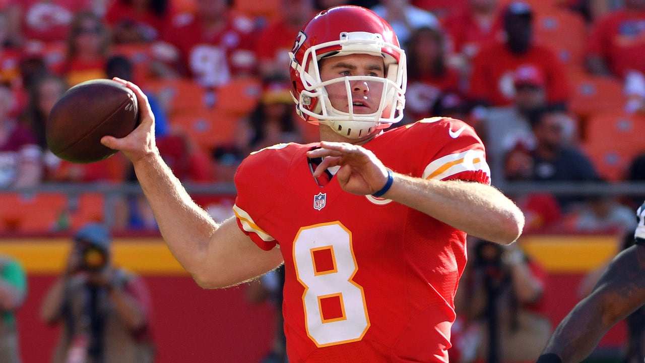 Hogan, Murray victimized by QB surplus as Chiefs reach roster limit